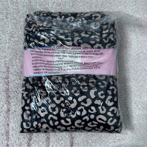 NWT Kate Spade Black and Brown Leopard Velour Jogger Pajama Set Size Medium - Picture 5 of 5